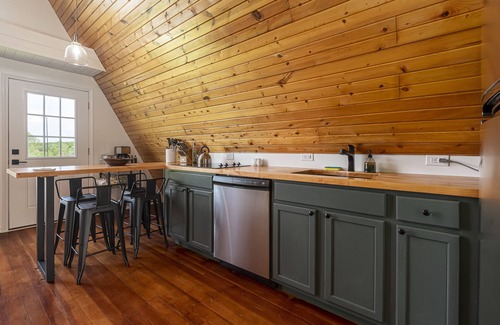 Makanda Cabin | Yoga, Work and Couple's Retreats- 3 A-Frame Cabins