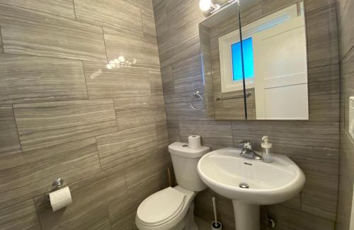Newtonbrook House | Yonge and Finch Subway !O Cozy & Modern Private Bdr with Private Half Bathroom