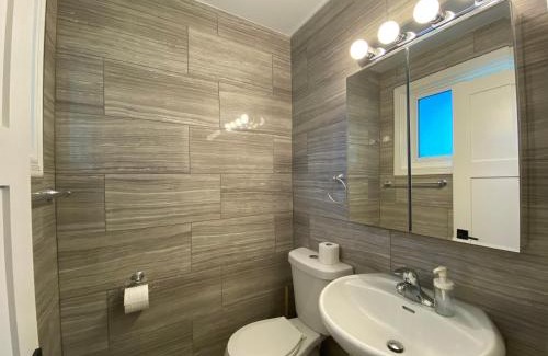 Newtonbrook House | Yonge and Finch Subway !O Cozy & Modern Private Bdr with Private Half Bathroom