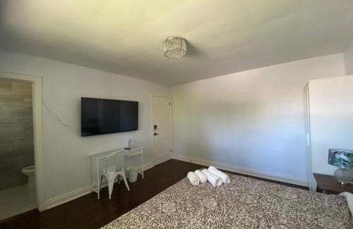 Newtonbrook House | Yonge and Finch Subway !O Cozy & Modern Private Bdr with Private Half Bathroom