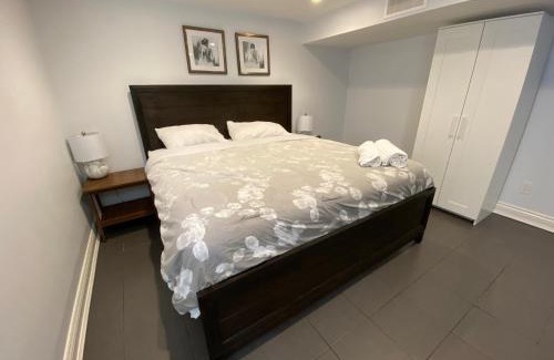 Willowdale House | Yonge and Finch Subway !R Spacious & Stylish Prvt Bdr with Shared Bathroom