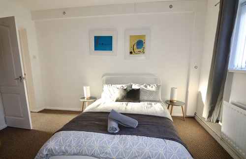 Belfast Apartment | York Rd area, 2 bed, 15 min walk to Cathedral Qtr