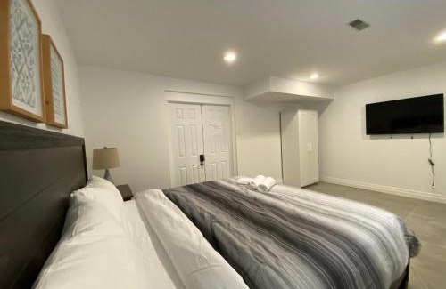 York Mills House | Yorkmills and Bayview !B Spacious and Stylish Private Bdr with Shared Bathroom