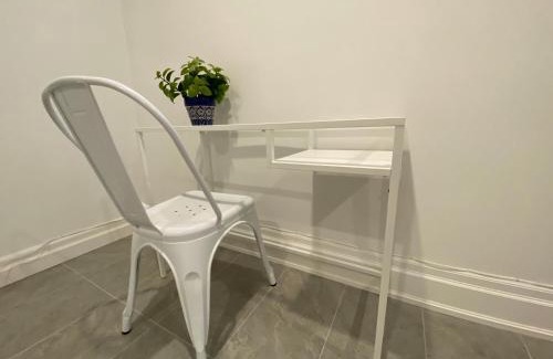 York Mills House | Yorkmills and Bayview !B Spacious and Stylish Private Bdr with Shared Bathroom