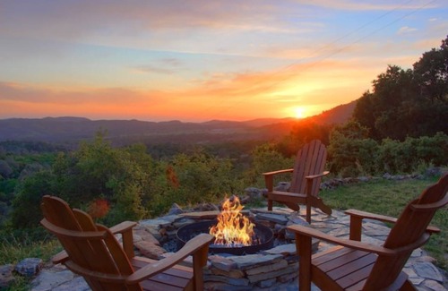 Mariposa House | Yosemite Dreams in Mariposa with Pool/Hot Tub/Firepit/Pet Friendly