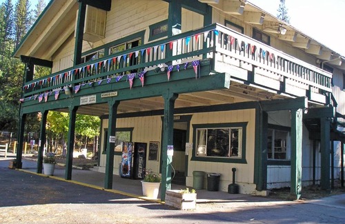 Harden Flat Resort | Yosemite Lakes Cottage 47
