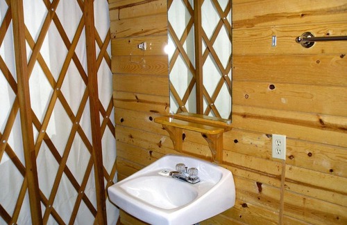 Harden Flat Resort | Yosemite Lakes River Yurt 22