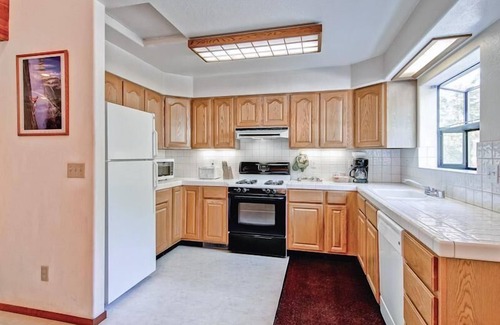 Yosemite West House | Yosemite Pines