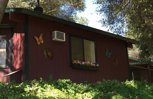 Oakhurst Apartment | 'Yosemite's Suite Retreat' Little Bear Cottage, Perfect For 2!