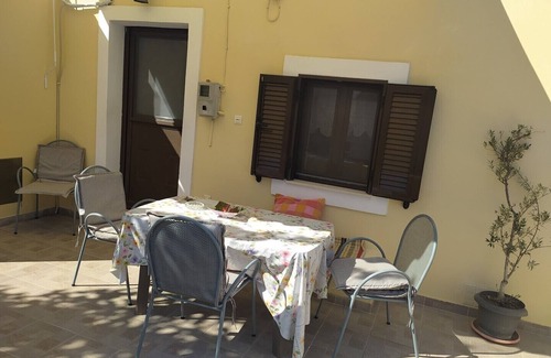 Petaloudes House | Yotas house