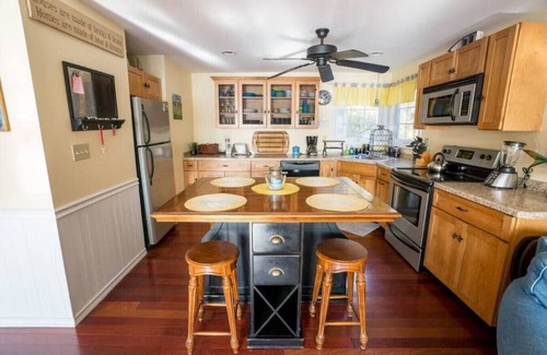 East Haddam House | You and your Family deserve a break. Relax and enjoy lake front living