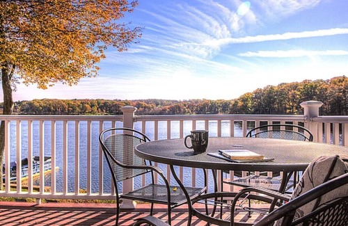 East Haddam House | You and your Family deserve a break. Relax and enjoy lake front living