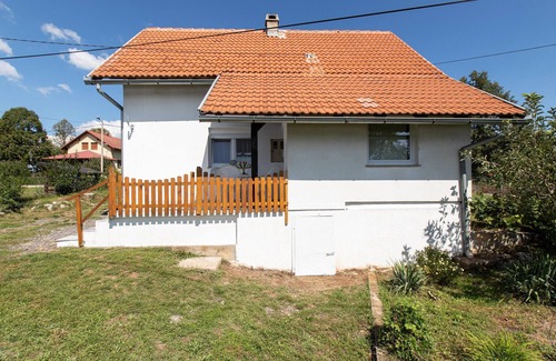 Lovinac House | You can enjoy a relaxing vacation in this beautiful vacation home.