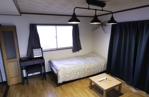 Izumisano House | You can stay in an old Japanese house. Tatami mats, shoji screens, sliding doors, and ranma (transoms) of traditional culture are also available for a calm and relaxing stay.