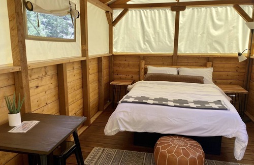 Buena Vista Cabin | You don’t have to be a nature aficionado to enjoy glamping! Make memories in the great outdoors. Sleeps 2 in queen bed. Site includes a picnic table and outdoor fire pit.