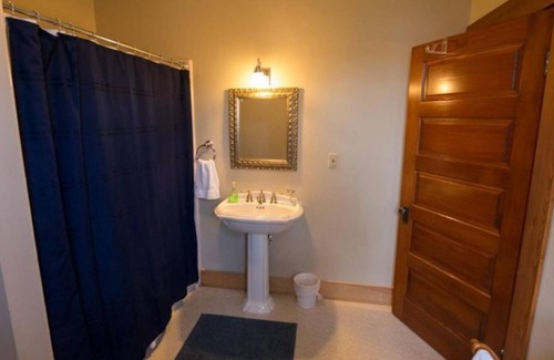 Dufur House | You found it! 2 Units w/ Free Onsite Parking, On-site Restaurant and Bar!