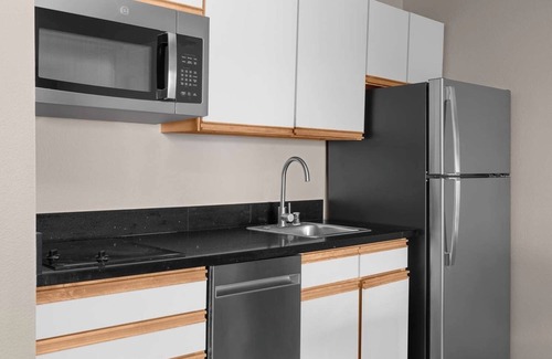 East Lake Hills House | You Found it! Spacious 1BR Suite w/Separate Living Area, Free Breakfast!