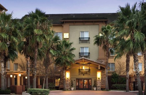 East Lake Hills House | You Found it! Spacious 1BR Suite w/Separate Living Area, Free Breakfast!
