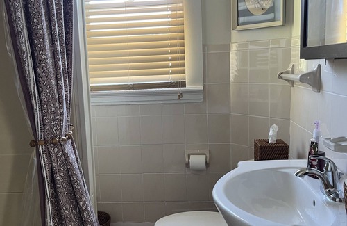 Hudson Apartment | You're in the Pink at a lovely and comfortable1900s home in a quiet neighborhood