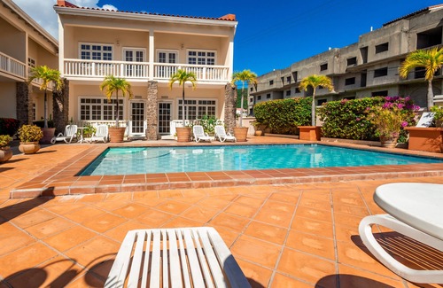 Rodney Bay Villa | You won’t need a car! 2BDRM Villa Walking distance to EVERYTHING in Rodney Bay!