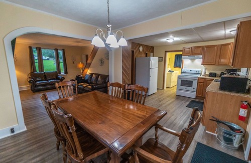 Ohiopyle House | Yough Guest House | 3BR,2BA,Hot Tub, Downtown Ohiopyle!