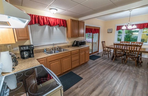 Ohiopyle House | Yough Guest House | 3BR,2BA,Hot Tub, Downtown Ohiopyle!
