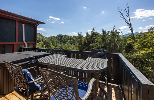 Sevierville Cottage | You’ll Need Your Poker Face For This Game Room