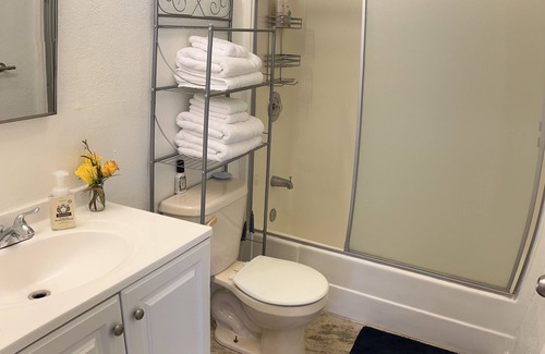Ukiah House | Young’s Redwood Cottage