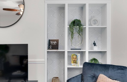 Fells Point Apartment | Your 2B Charming Chic Flat | 2 min from Inner Harbor