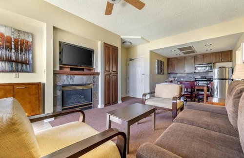 South Lake Tahoe Hotel | Your All-Season Tahoe Oasis! Swimming Pool, Full Kitchen!