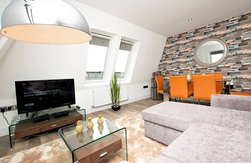 Bristol Villa | Your Apartment | Bristol Rowan Tree - No.7