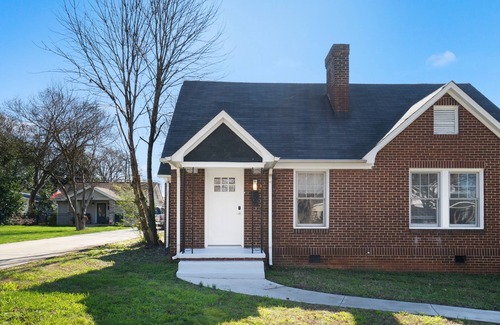 Wesley Heights House | Your Charlotte Cat's meow VRBO