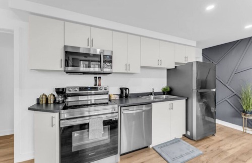 Niagara Falls House | Your Comfort Spot in Niagara |Mins away from Falls
