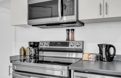 Niagara Falls House | Your Comfort Spot in Niagara |Mins away from Falls