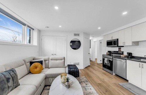 Niagara Falls House | Your Comfort Spot in Niagara |Mins away from Falls