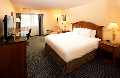 Wenatchee Hotel | Your Comfort Zone: Relax and Recharge with 24/7 Front Desk Service!