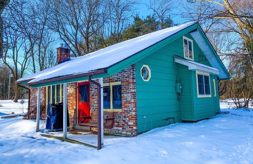 Findley Lake House | Your country getaway with trails and a pond