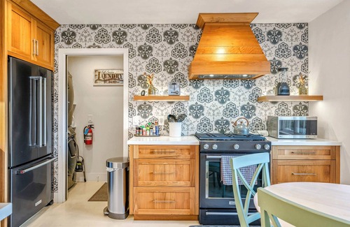Seaside House | Your Dream Seaside Vacation! Charming 2 BDR Home