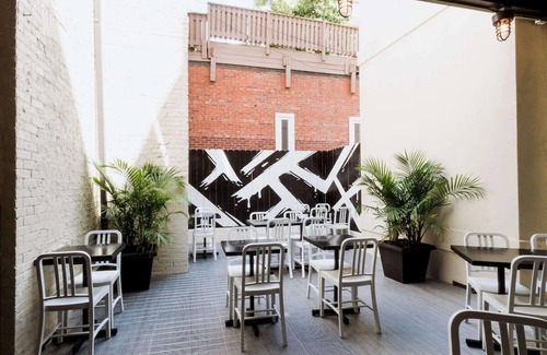 Foggy Bottom Hotel | Your Gateway to D.C.: Cozy Hive Near White House – Perfect for Sightseers