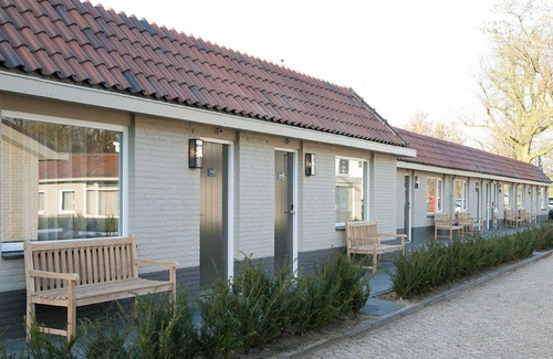 Bosgebied House | Your Gateway to Dutch Nature & City Life—Soest Hotel with Perks - 2 Units