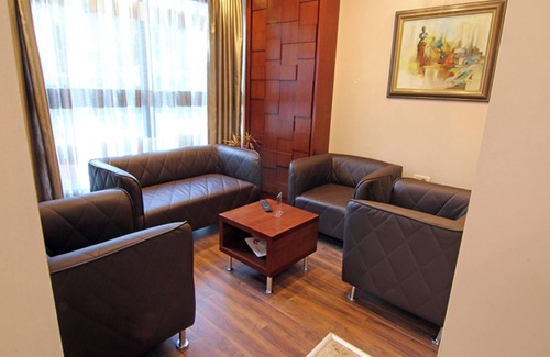 Centar Hotel | Your Gateway to Stone Bridge with Relaxing Room and Free Breakfast