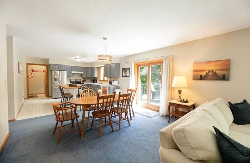 Spooner House | Your Great Escape Lake Home- Pet Friendly with Lake Access! Sleeps 10!