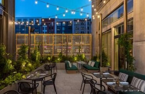 Center City Hotel | Your Home Away from Home in Philadelphia! Pets Allowed, Onsite Parking!