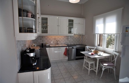 Ermoupoli Villa | Your home away from home