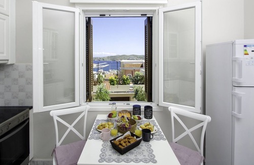 Ermoupoli Villa | Your home away from home