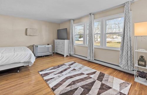 Deer Park House | Your home away from home while exploring all of what Long Island has to offer!