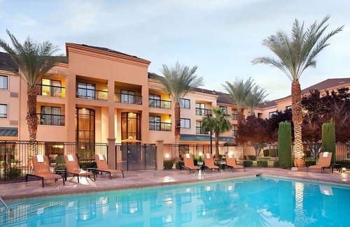 Las Vegas Hotel | Your Home Away From Home! 2 Convenient Units, Pool, Pets Allowed