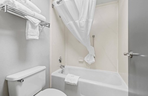 Orchard District Hotel | Your Home Away From Home 2 Comfortable Units! Enjoy Swimming Pool Access!