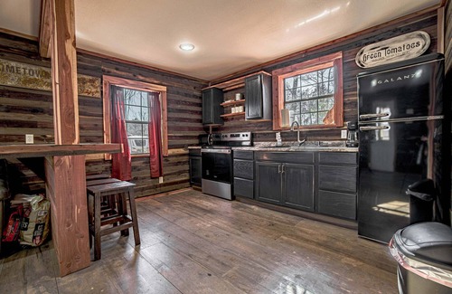Ozark Cabin | Your home away from home at an adventure friendly park!