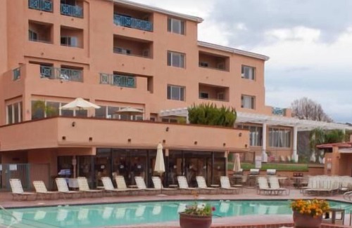 Avila Beach Resort | Your Home Away From Home! Free Parking, Pool, Steps To Central Coast Aquarium
